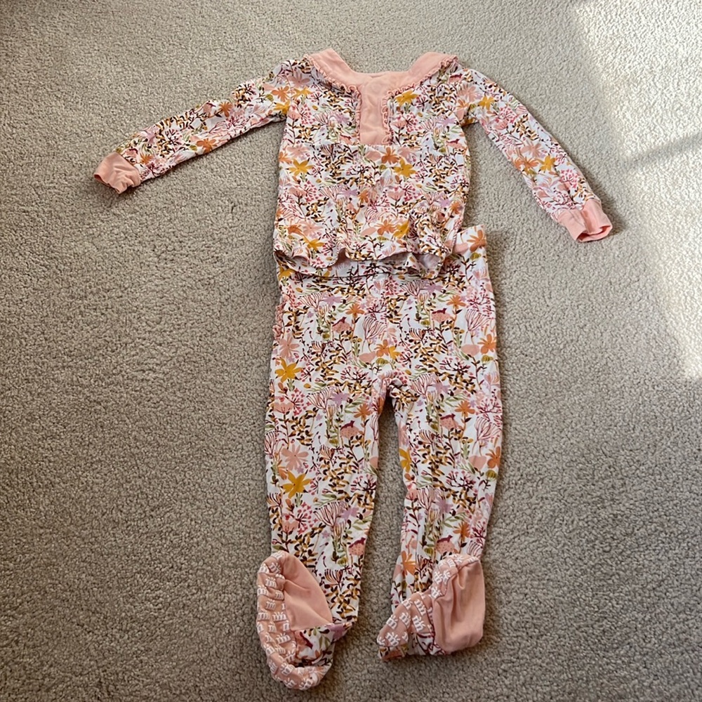 Magnetic me - size 12-18 months. 2 piece pajamas set
